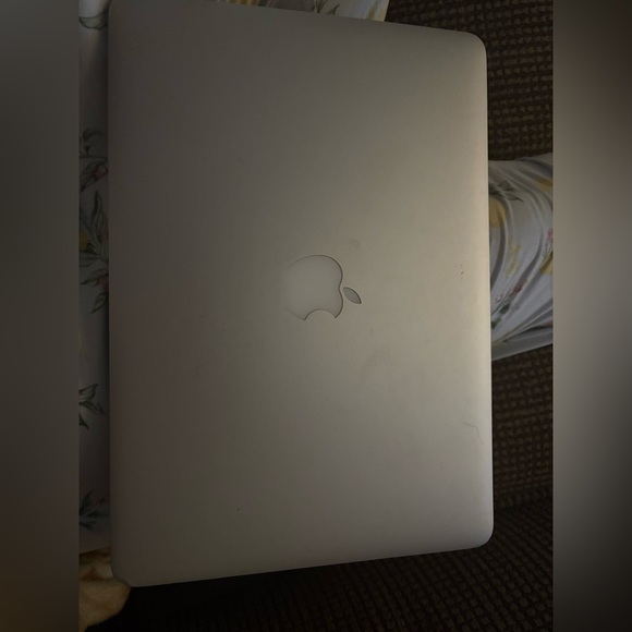 Apple MacBook in Sleek Silver